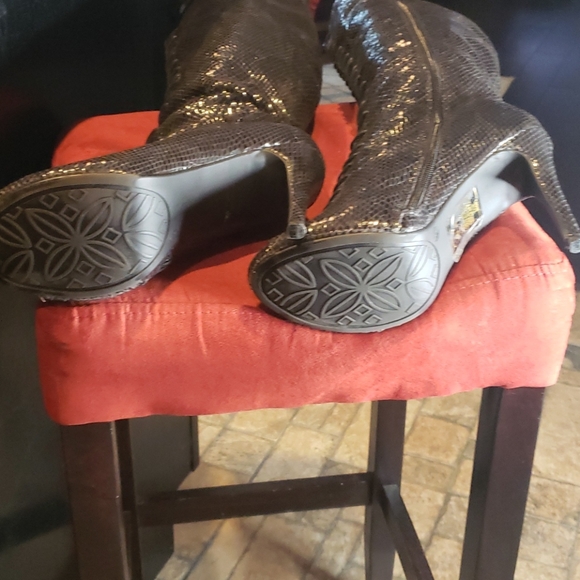 Peek Toe Lace up Snake skin boots - Picture 8 of 11